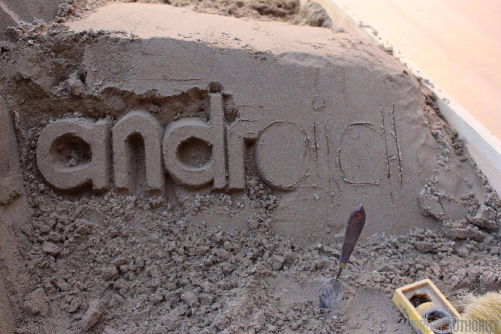 android-logo-in-sand-aa-gds-mwc17