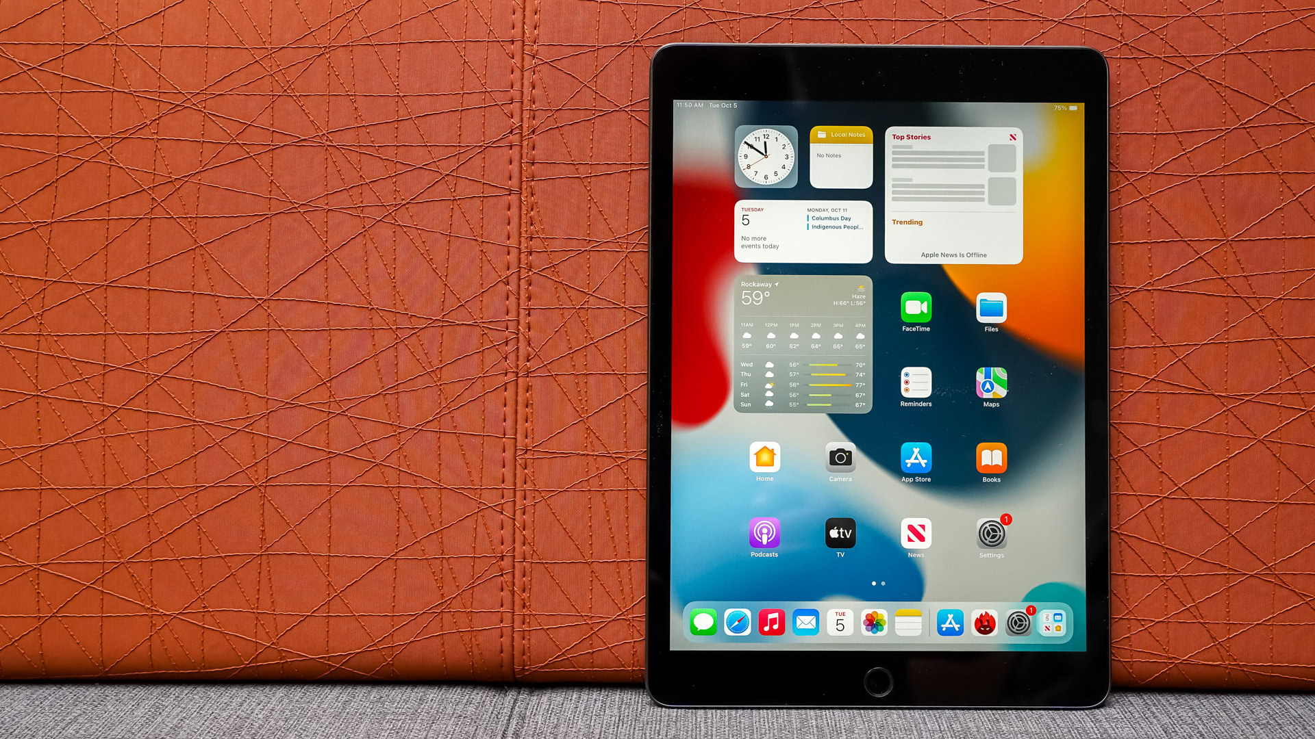 Apple iPad 2021 home screen portrait Apple iPad 2021 home screen portrait