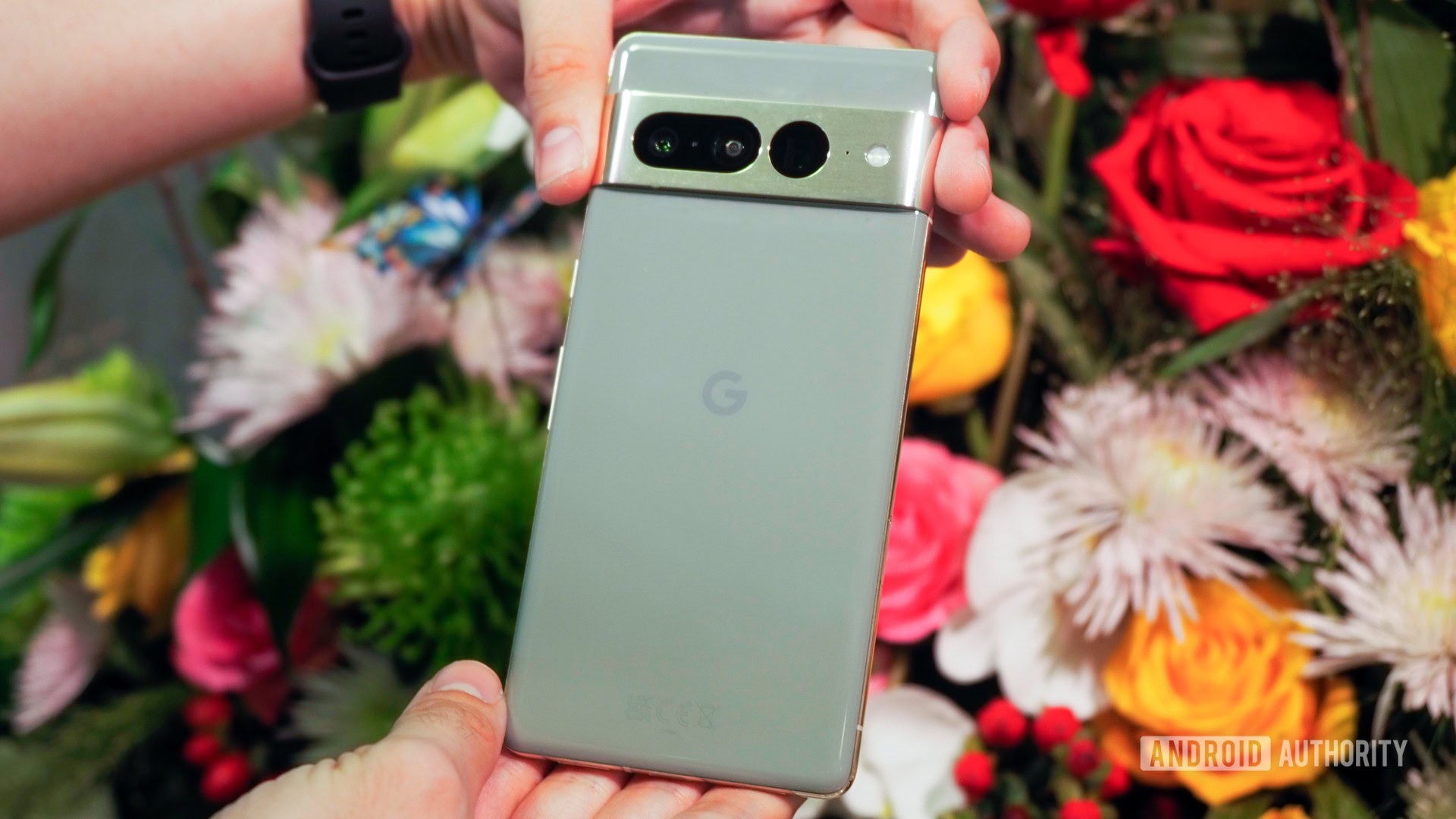 Google Pixel 7 Pro Lemongrass back Google Pixel 7 Pro Lemongrass back