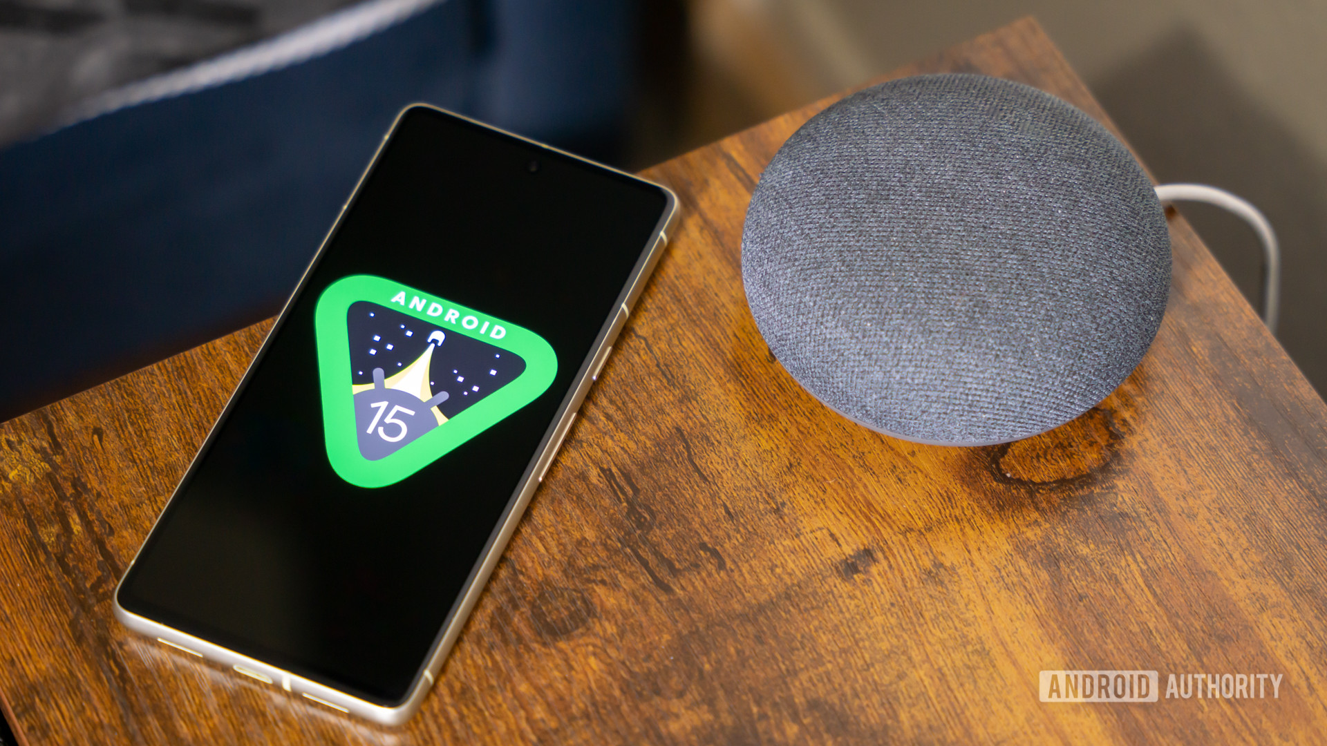 Android 15 logo on smartphone on bedside table stock photo (21) Android 15 logo on smartphone on bedside table stock photo (21)