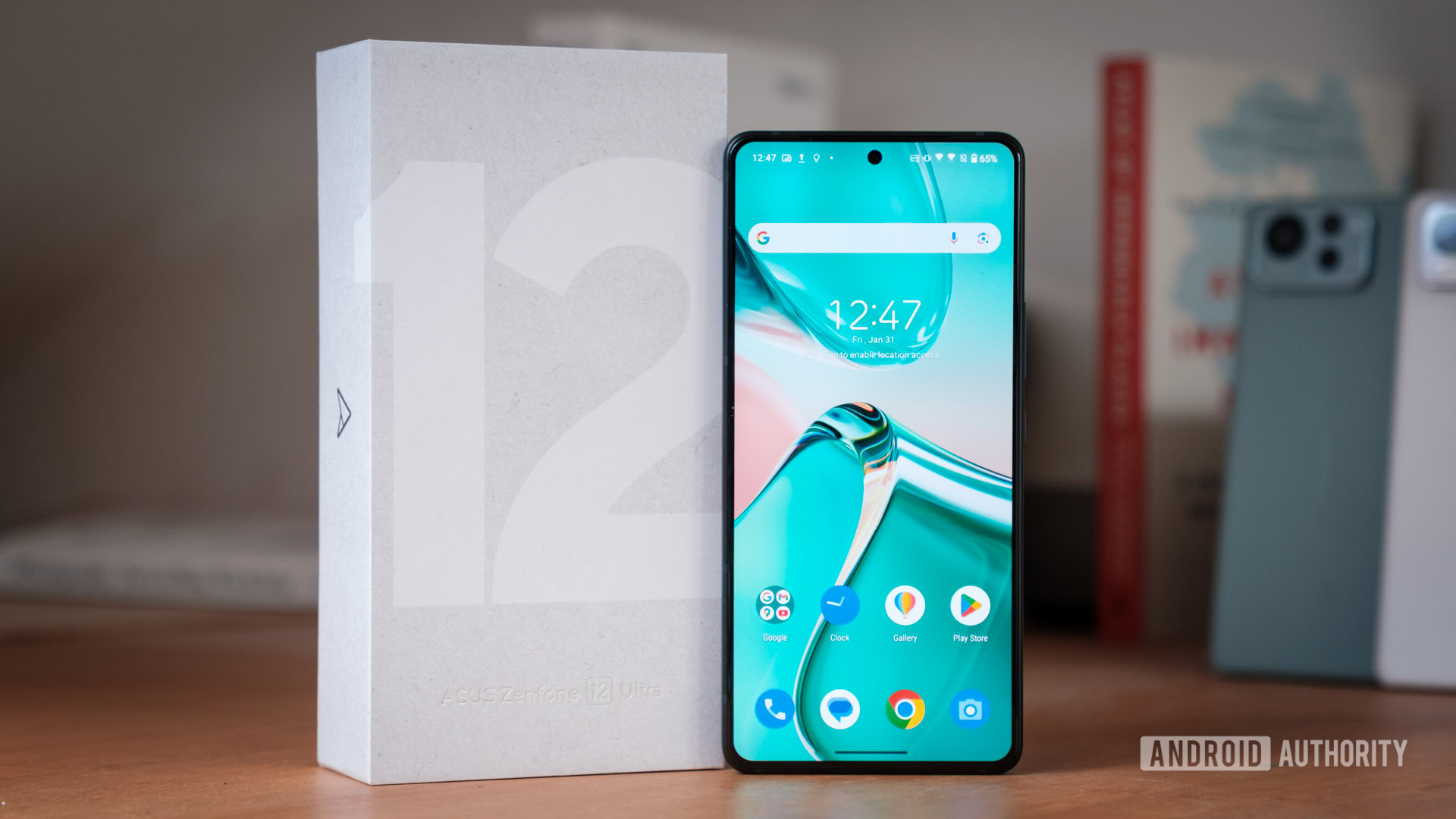 ASUS Zenfone 12 Ultra and box ASUS Zenfone 12 Ultra and box