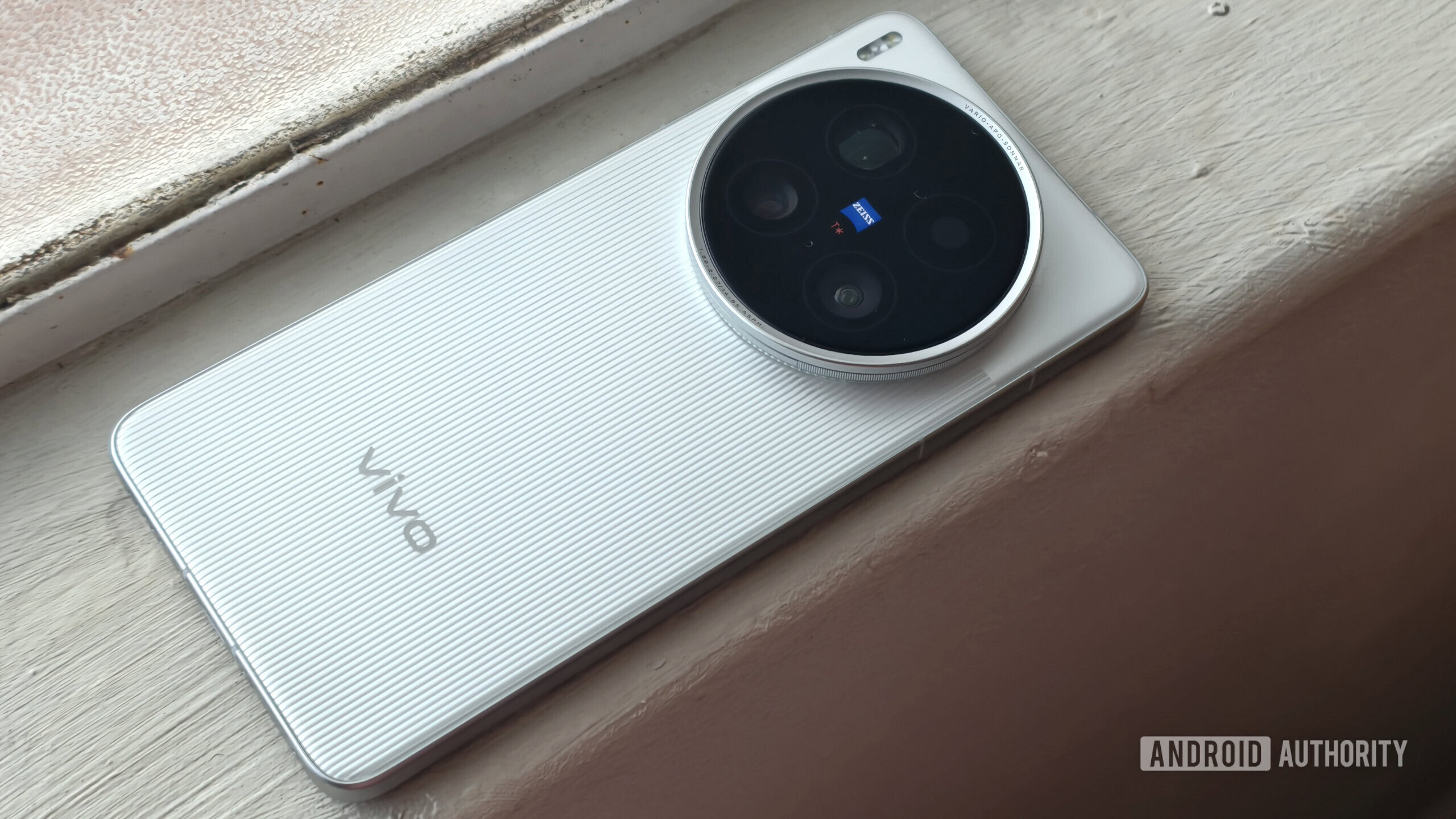 vivo X200 Ultra showing rear cover vivo X200 Ultra showing rear cover