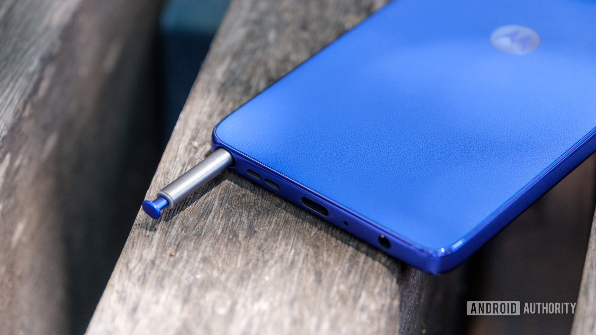 Motorola Moto G Stylus 2025 stylus sticking out